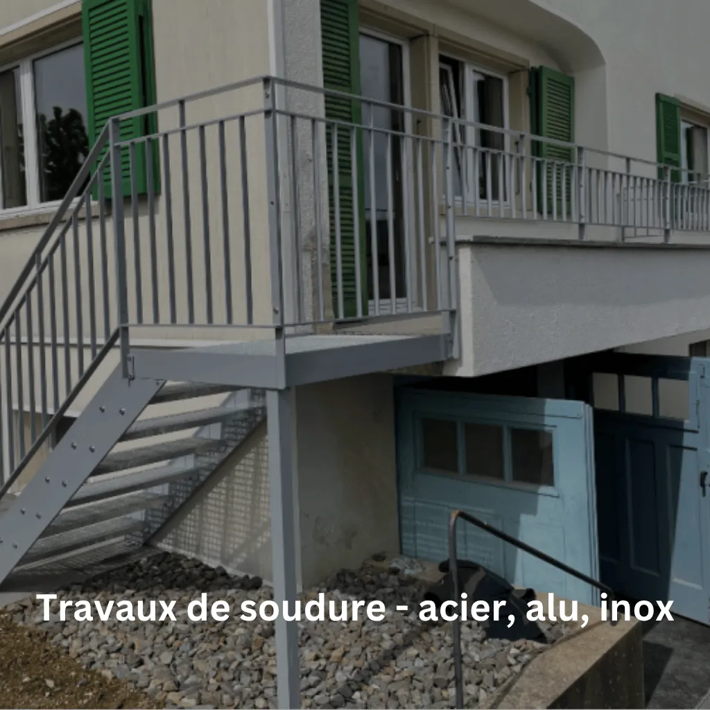 Travaux d'atelier métallique en cours