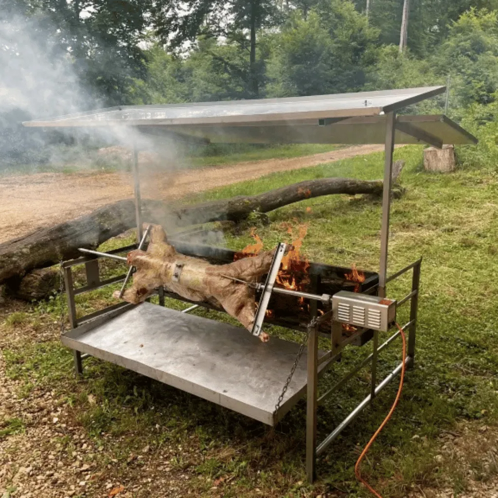 Grill méchoui avec toit